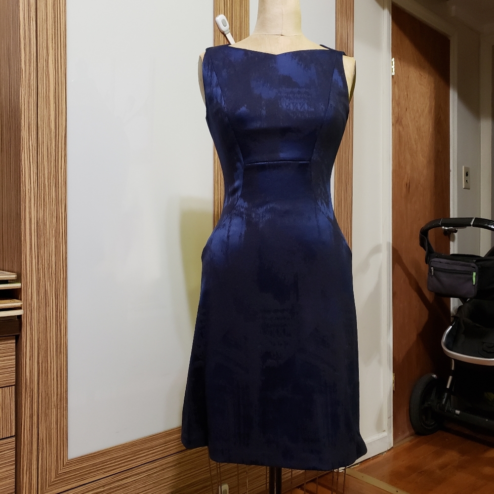 Elie Tahari knee dress size 2